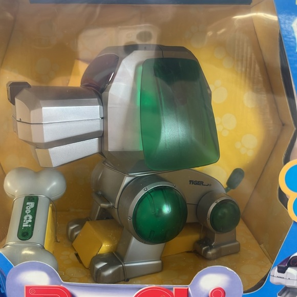 90s Vintage  HASBRO TIGER Electronics Poo-Chi / FURBY NEW UNOPENED Silver Green - Picture 2 of 9